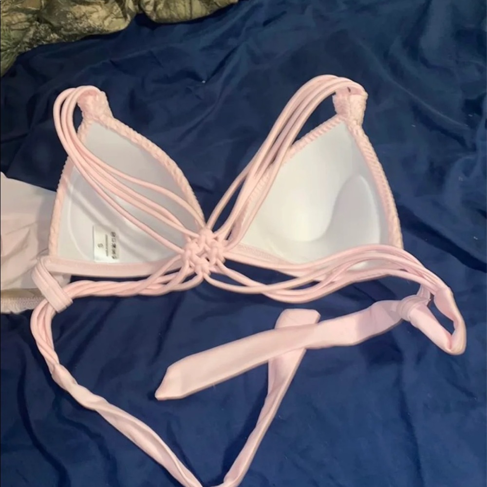 Bikini - Picture 3 of 3